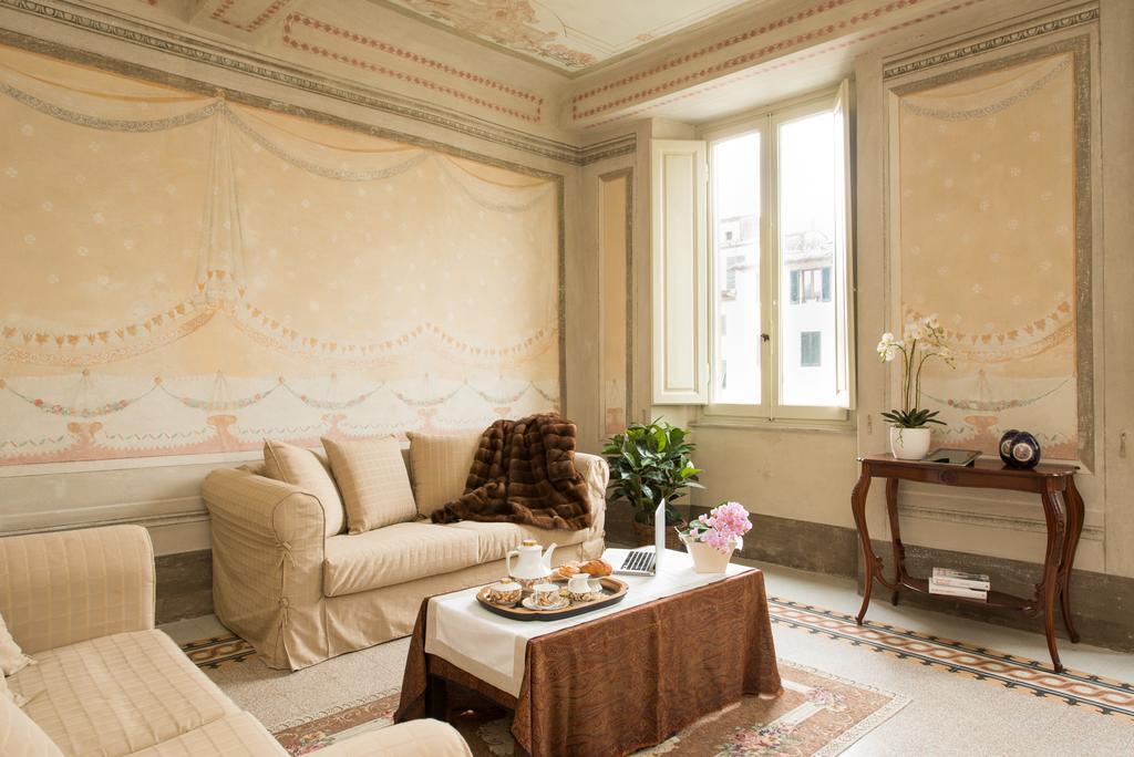 Palazzo Piazza Mazzini Hotel Pescia Room photo
