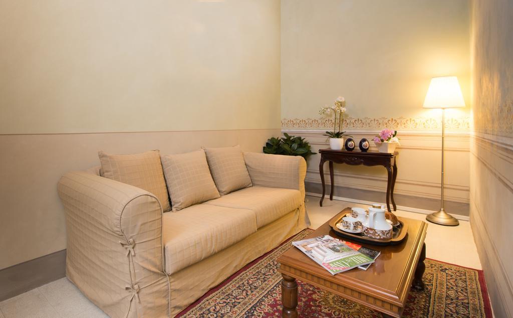 Palazzo Piazza Mazzini Hotel Pescia Room photo