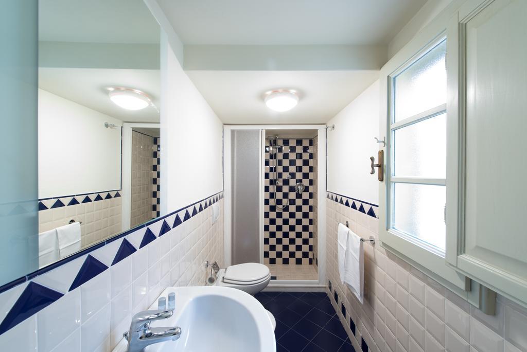 Palazzo Piazza Mazzini Hotel Pescia Room photo
